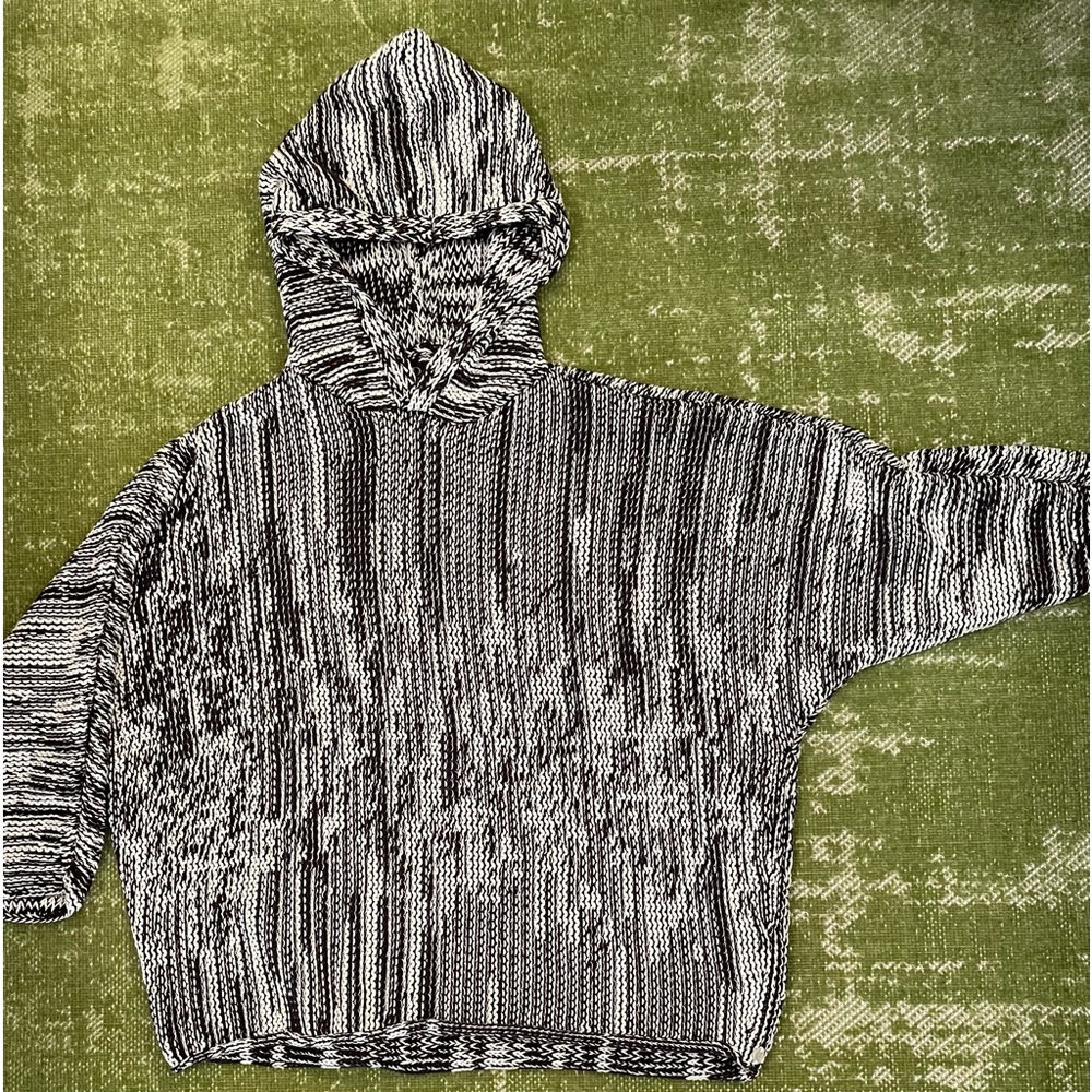 Pure Handknit Brand Hooded Sweater M/L Black and White
